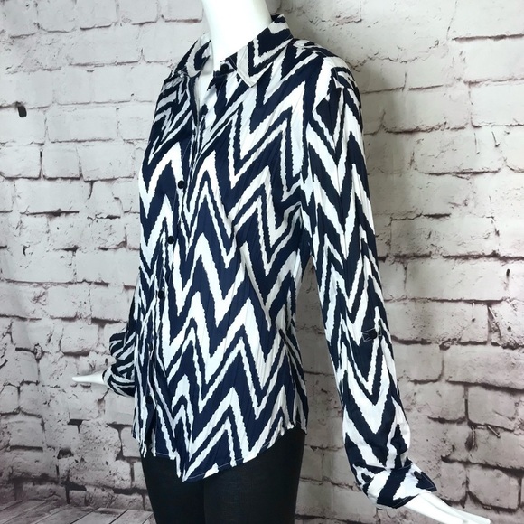CHICO’S Navy & White Chevron crinkle coverup shirt Medium blouse Chico’s Size 1 - Picture 7 of 13